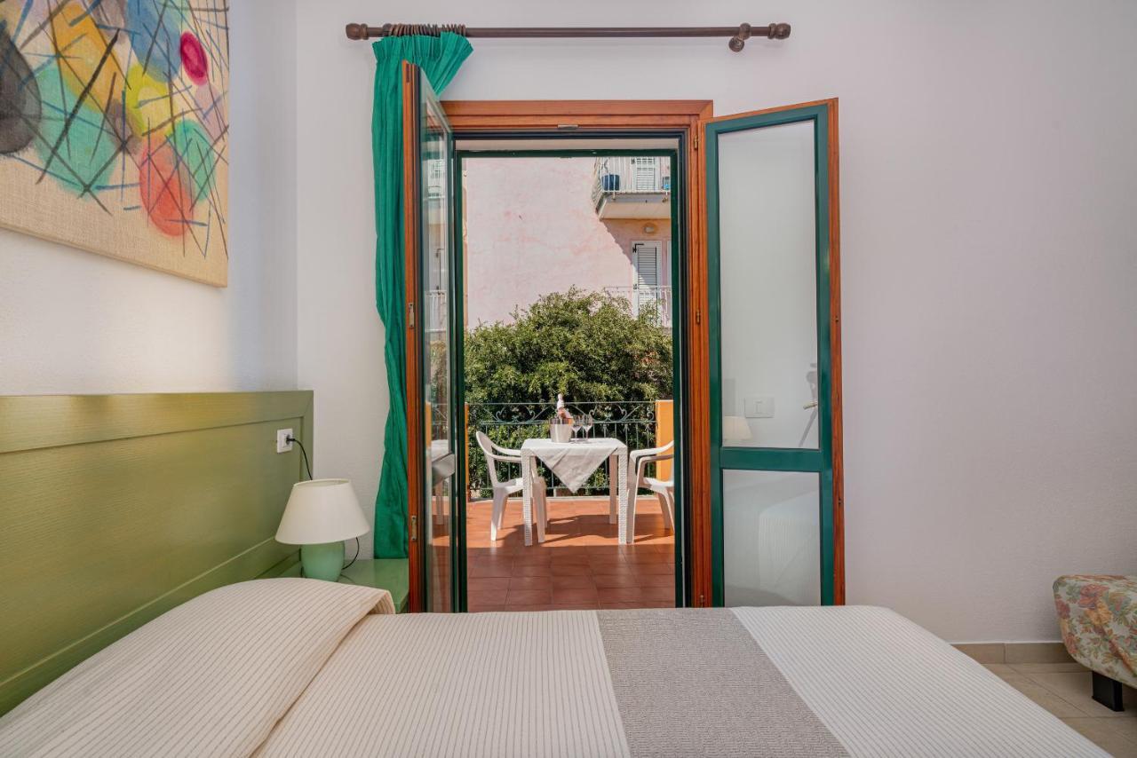 Hotel Marinaro Санта-Тереза-Галлура Экстерьер фото